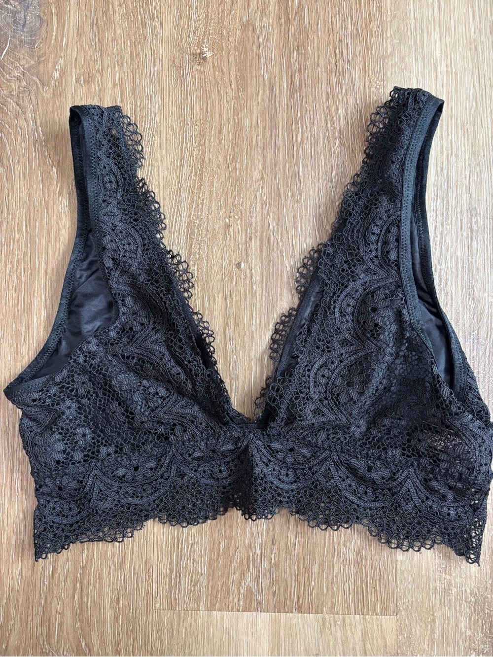 Victoria's Secret Black Lace Bralette with Scalloped Edges Large - Picture 3 of 5